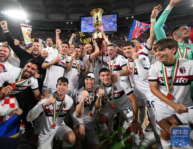 开云体育APP下载-包含意大利篮球甲级联赛冠军队庆祝夺冠胜利的词条