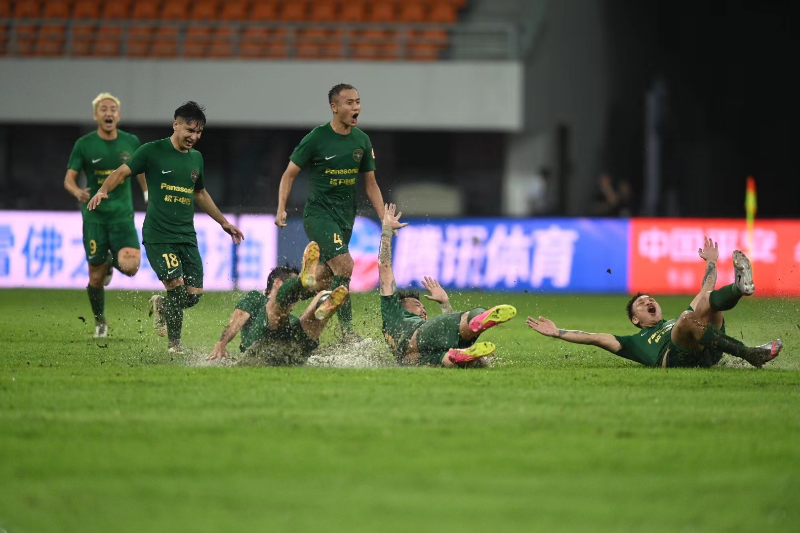 开云体育入口-关于重庆斯威对阵青岛中能，双方实力均衡的信息