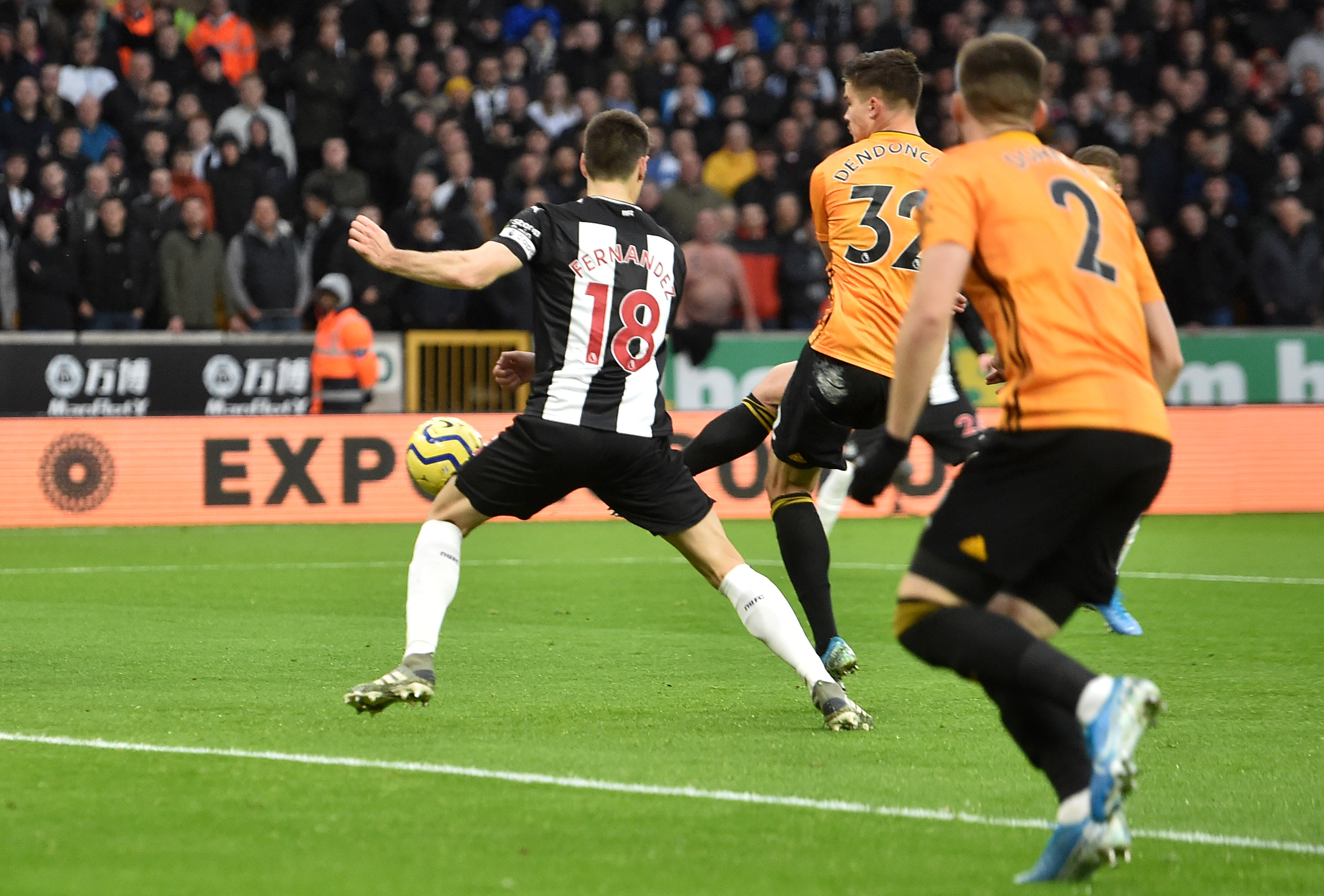 包含狼队后防成绩下滑，引起球迷不安的词条