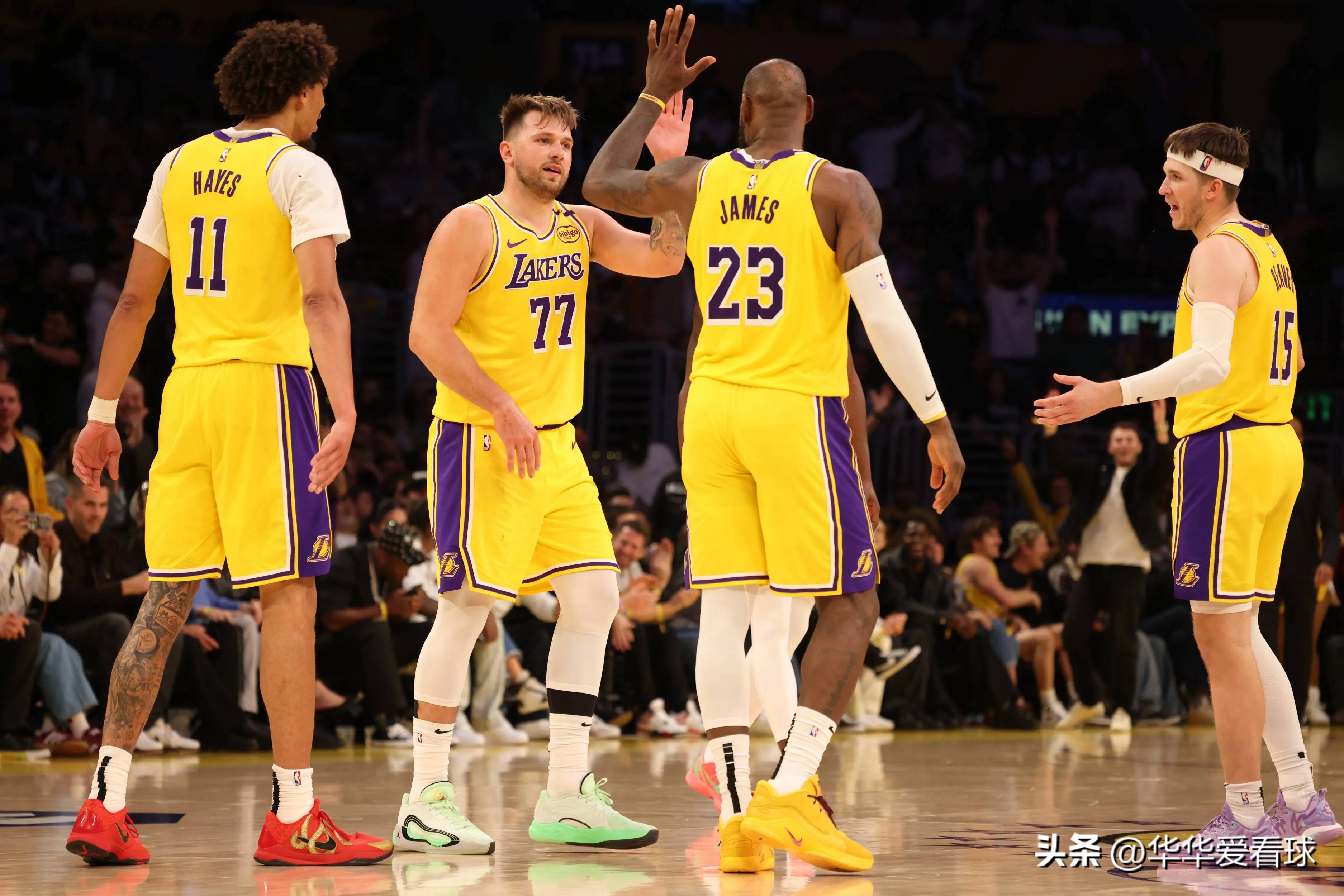 NBA榜首之争：湖人尴尬连败，对手领跑局面的简单介绍