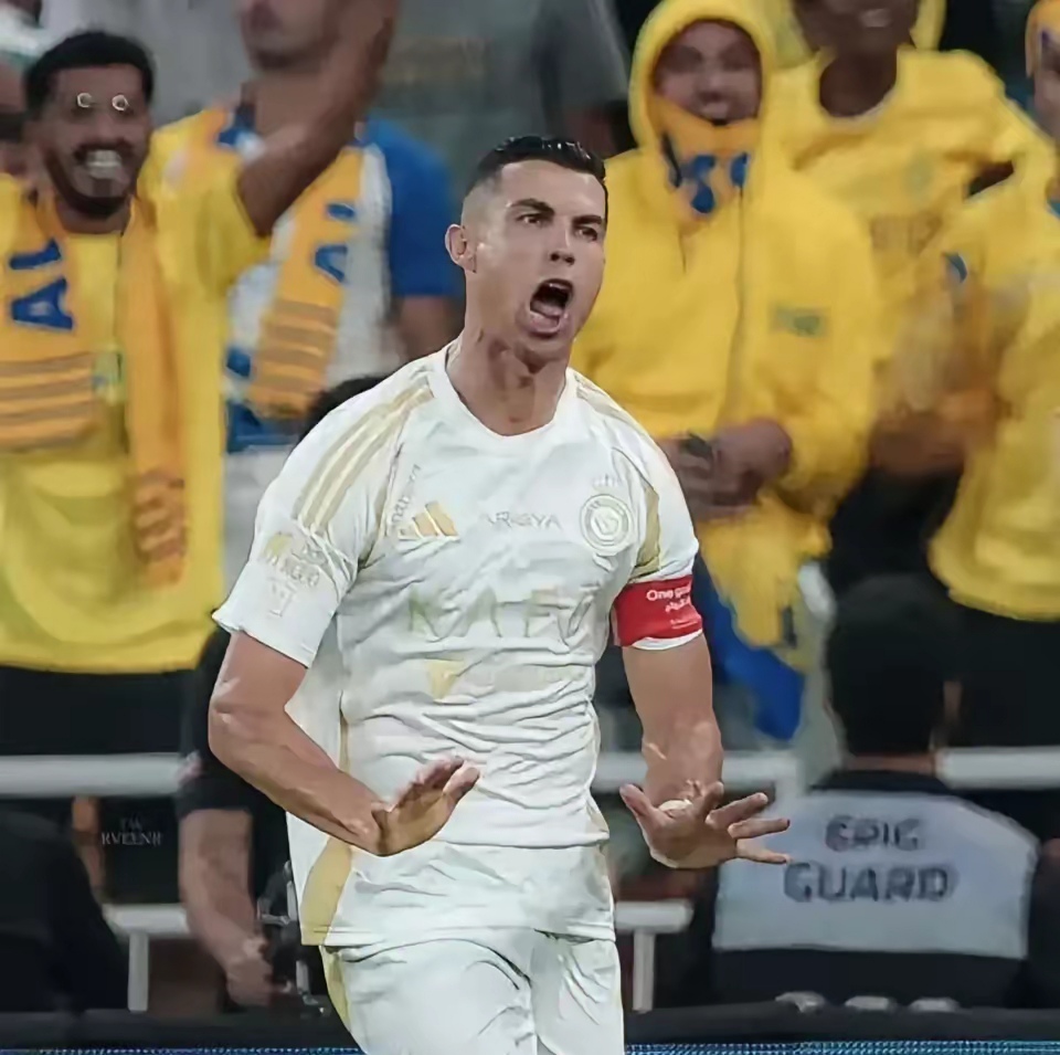 包含C罗再度破门，皇家社会客场大胜稳定排名前四的词条