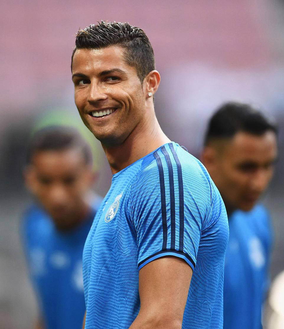 关于足球球员突破自我，表现堪称完美的信息